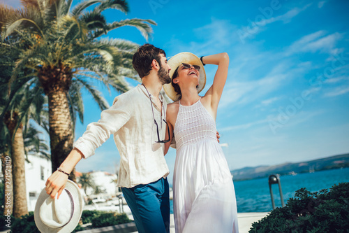 Sticker Young beautiful tourist couple enjoying summer holiday on the seaside