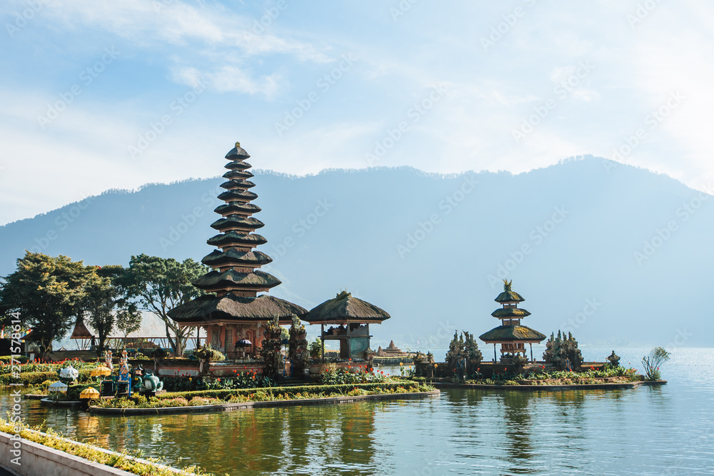 Obraz premium Pura Bratan temple in Bali, Indonesia