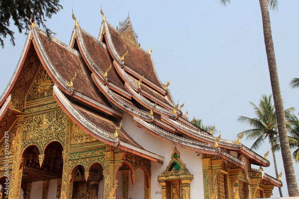 Fototapeta premium buddhist temple (Haw Pha Bang) in Luang Prabang (Laos)
