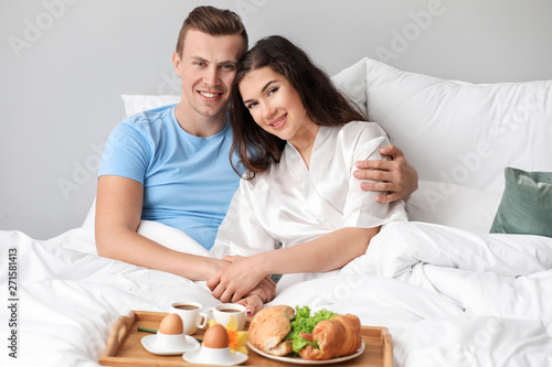 Cute young couple having br...