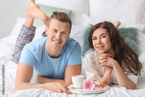 Cute young couple having br...