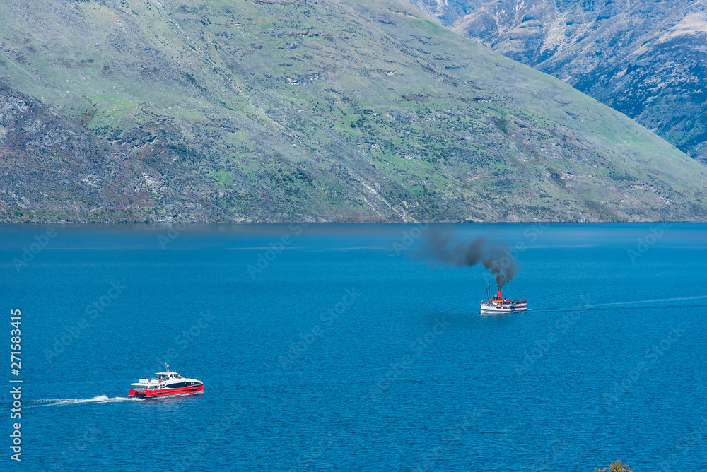 Obraz premium Steamboat sails on lake Wakatipu, Queenstown, New Zealand. Copy space for text.