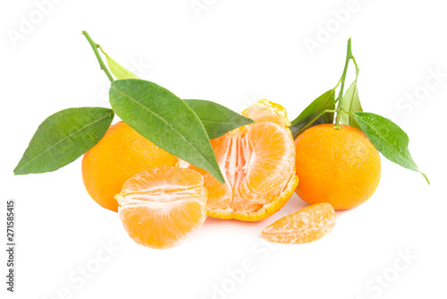 Fototapeta Naklejka Na Ścianę i Meble -  Orange mandarins with green leaves isolated on white background
