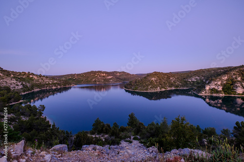 Obraz na płótnie Vue panoramique sur le lac d'Esparron. Provence, France, Gorges du Verdon. Coucher de soleil. w salonie