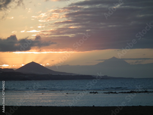 Coucher de Soleil à Las Palmas de Gran Canaria et Tenerife en fond 