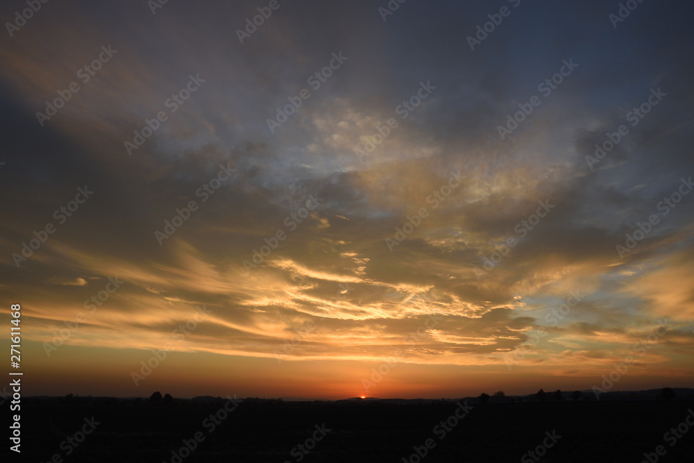 Dramatik am Himmel bei Sonnenaufgang. Dramatik am Himmel bei Sonnenaufgang.