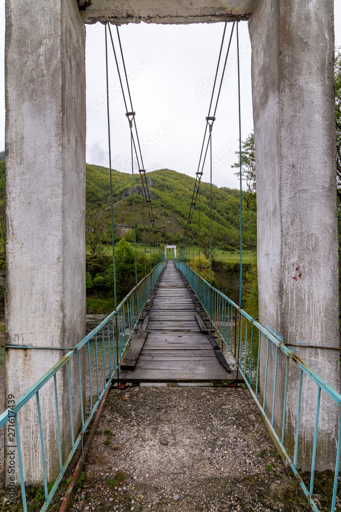 Obraz premium Suspended bridge near Kardzhali city in Bulgaria