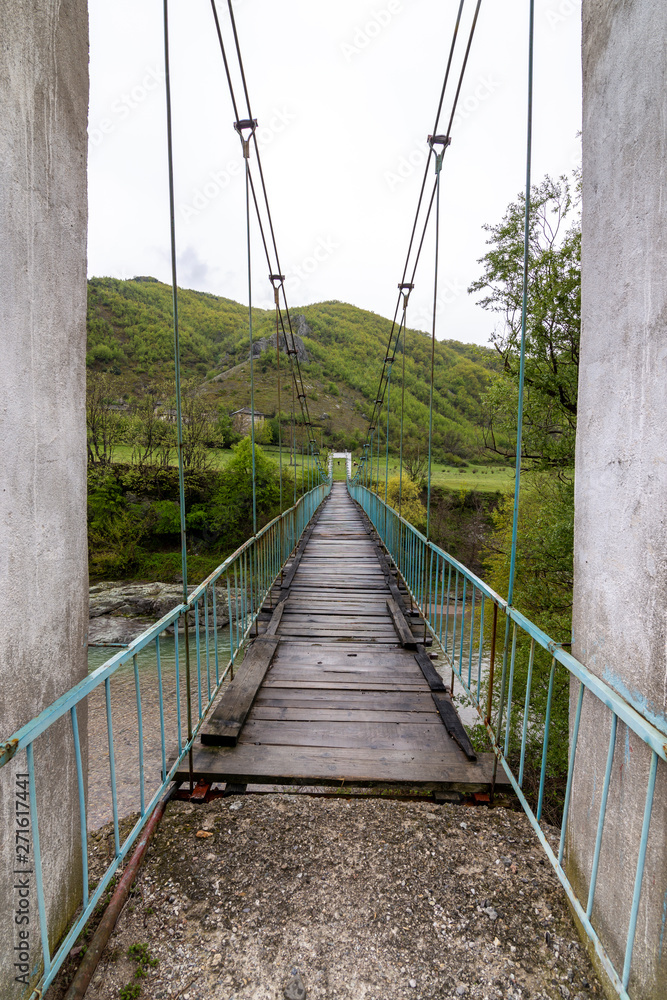 Obraz premium Suspended bridge near Kardzhali city in Bulgaria