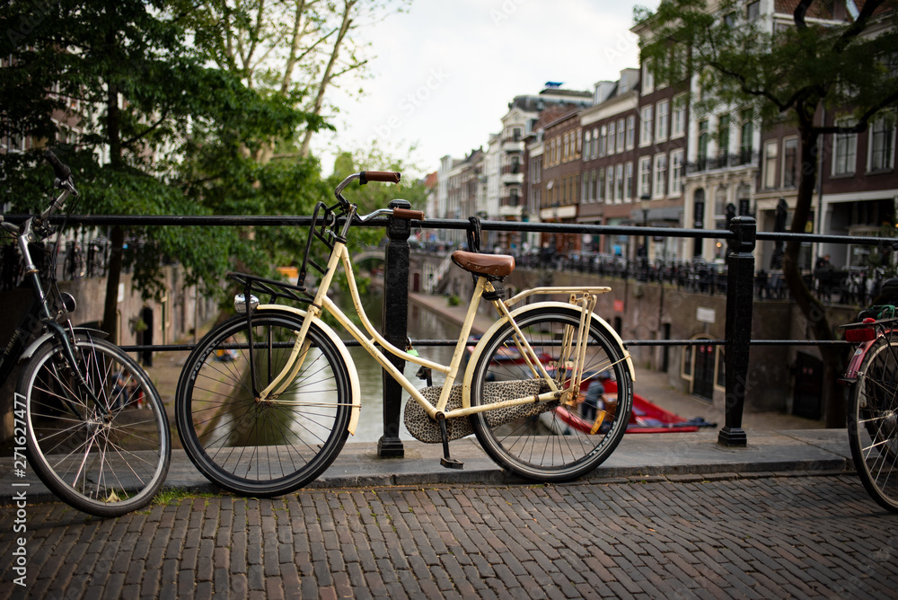 Fahrrad, Kanal & Brücke in Utrecht NL Fahrrad, Kanal & Brücke in Utrecht NL