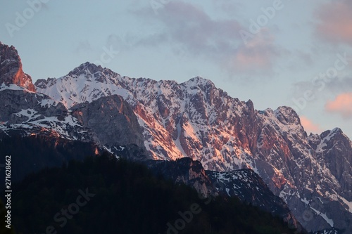 Alpen im Abendlicht bei untergehender Sonne