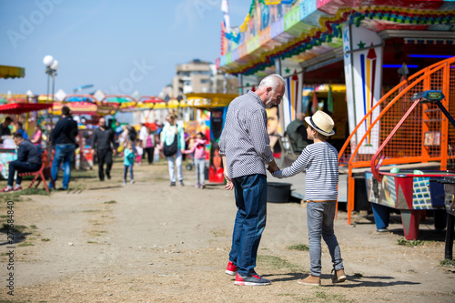 Wallpaper Mural Grandfather and grandson amusement park fun Torontodigital.ca