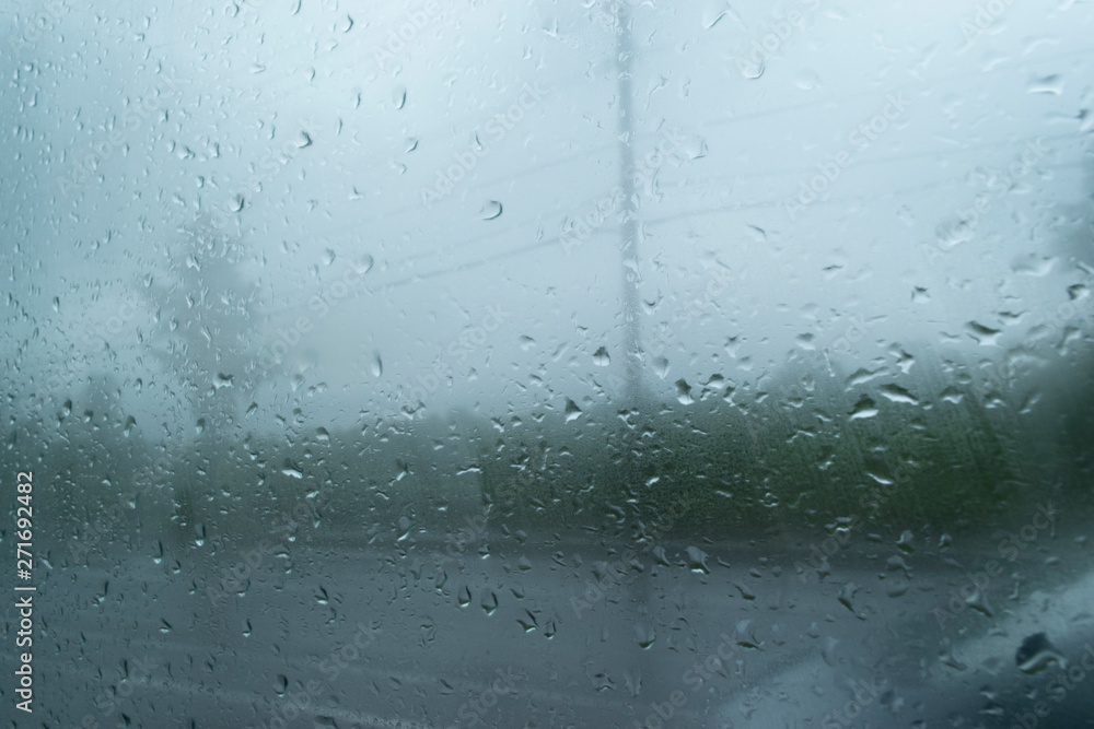 雨の車窓 雨の車窓