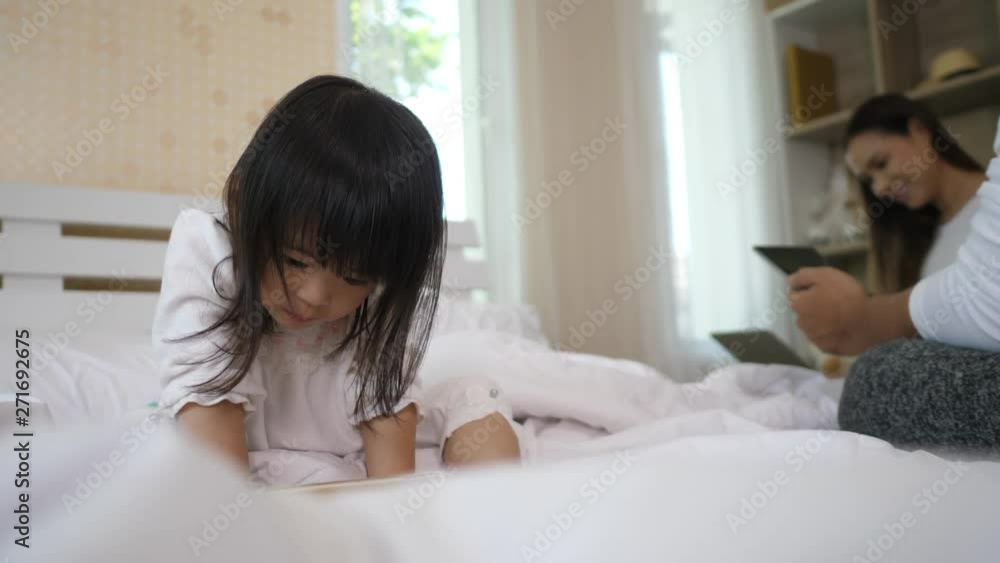 Parents don't care about their daughter. Left her to play the phone Parents don't care about their daughter. Left her to play the phone