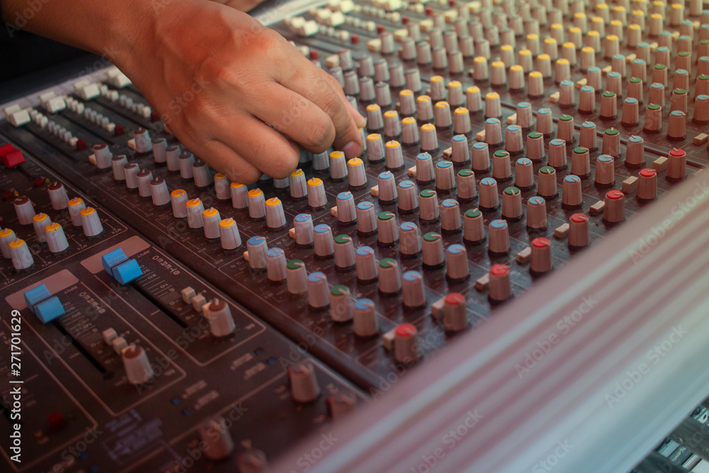 Sound system controller Receiving tuning of the audio system for the best sound For the show Sound system controller Receiving tuning of the audio system for the best sound For the show