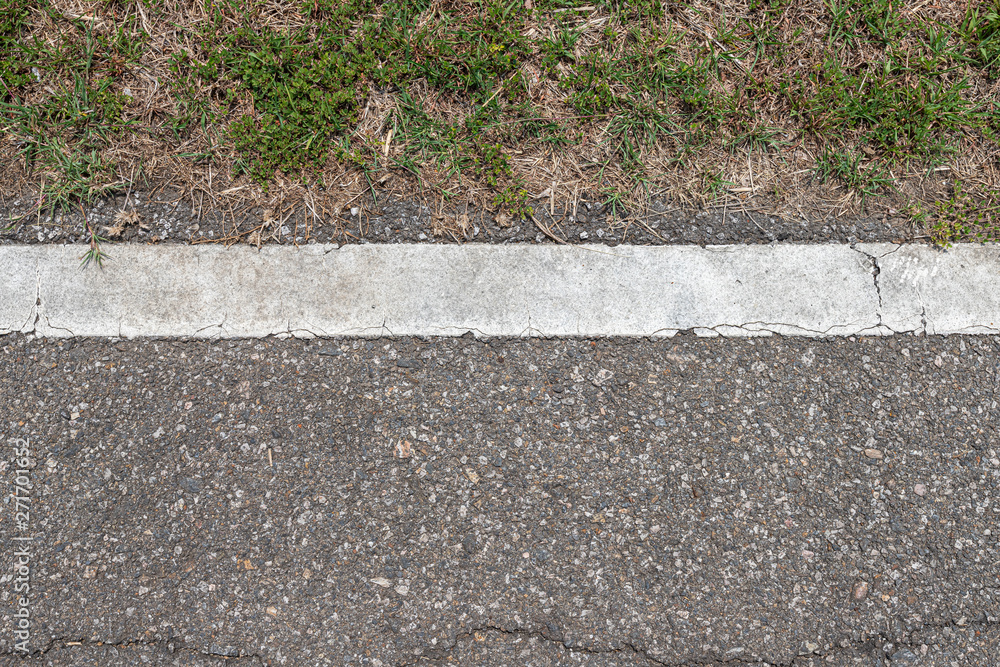 Obraz premium Asphalt road with stripes and green grass texture Background,empty copy space.