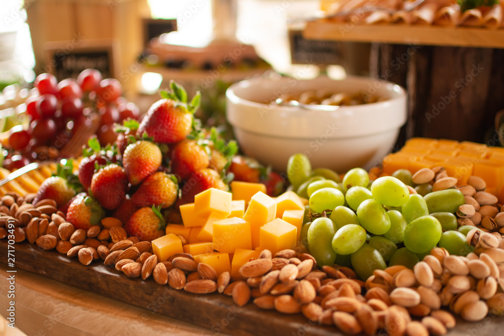 Tabla de quesos y frutas Stock Photo Adobe Stock
