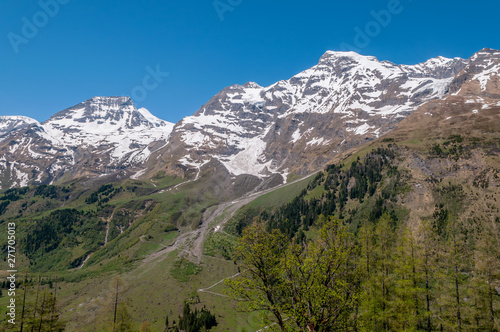 Beautiful snowy mountain scenery along the high alpine Grossglockner road with clear sky day, Austria.
