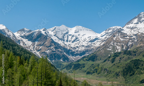 Beautiful snowy mountain scenery along the high alpine Grossglockner road with clear sky day, Austria. © Wipark