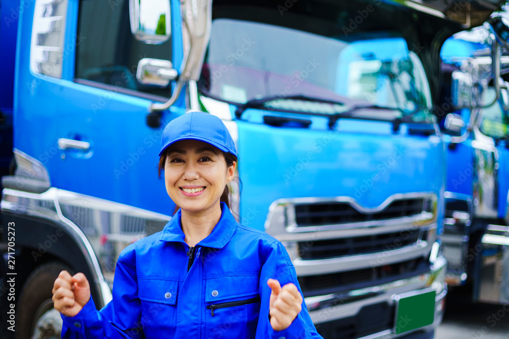 トラック 女性ドライバー Stock Photo Adobe Stock