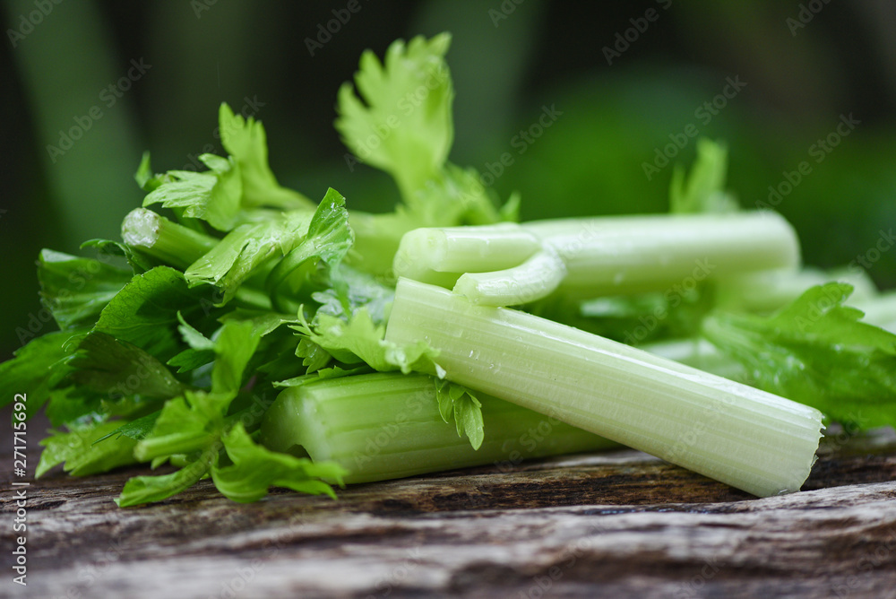Ταπετσαρία Fresh Celery vegetable / Bunch of celery stalk with leaves on wood and nature gr