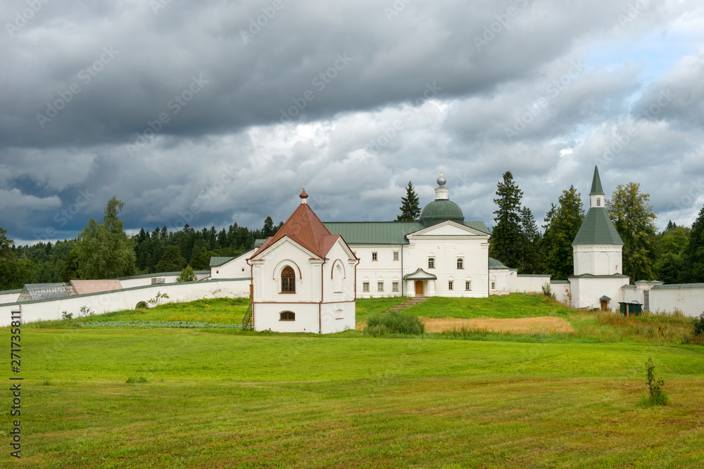 The Church of the Holy Righteous JAMES Borovichskye and hospital kelijami And Refectory, 1702. Valday Iversky Monastery in Valdai, Russia.