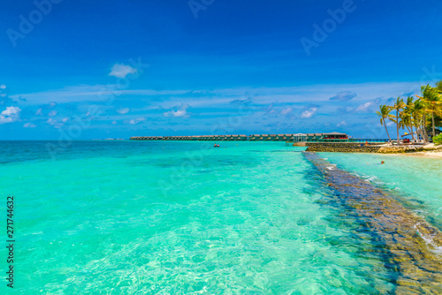 Fototapeta Naklejka Na Ścianę i Meble -  Beautiful tropical Maldives island with white sandy beach and sea .