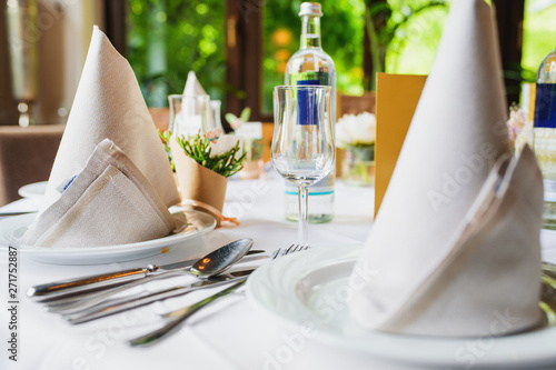 Fototapeta Naklejka Na Ścianę i Meble -  elate table setting -Catering at wedding