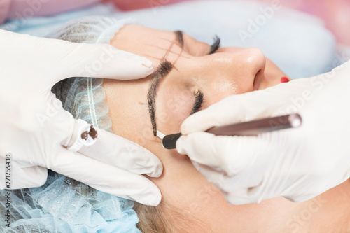 Mikrobleyding eyebrows workflow in a beauty salon 