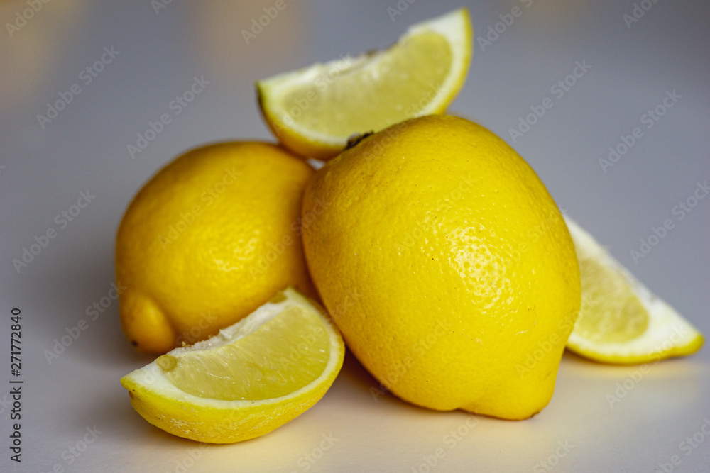 Freshly sun drenched lemons, on background Bokeh. Freshly sun drenched lemons, on background Bokeh.