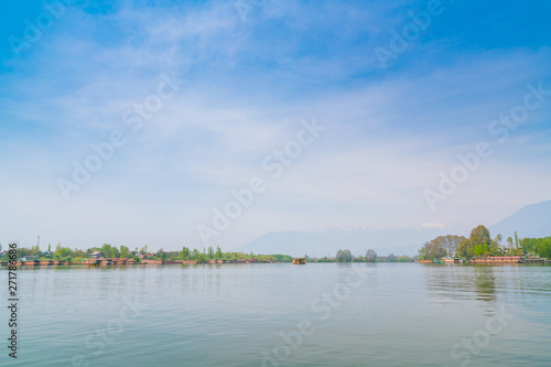 Dal lake, Kashmir India © jannoon028