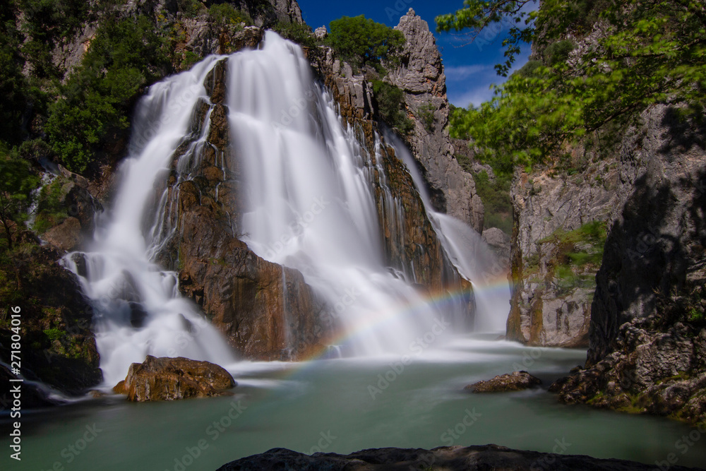 Obraz premium Between the mountain , the great waterfall flowing in the canyon