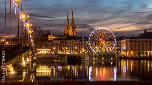 Obraz na plátně Bayonne de nuit