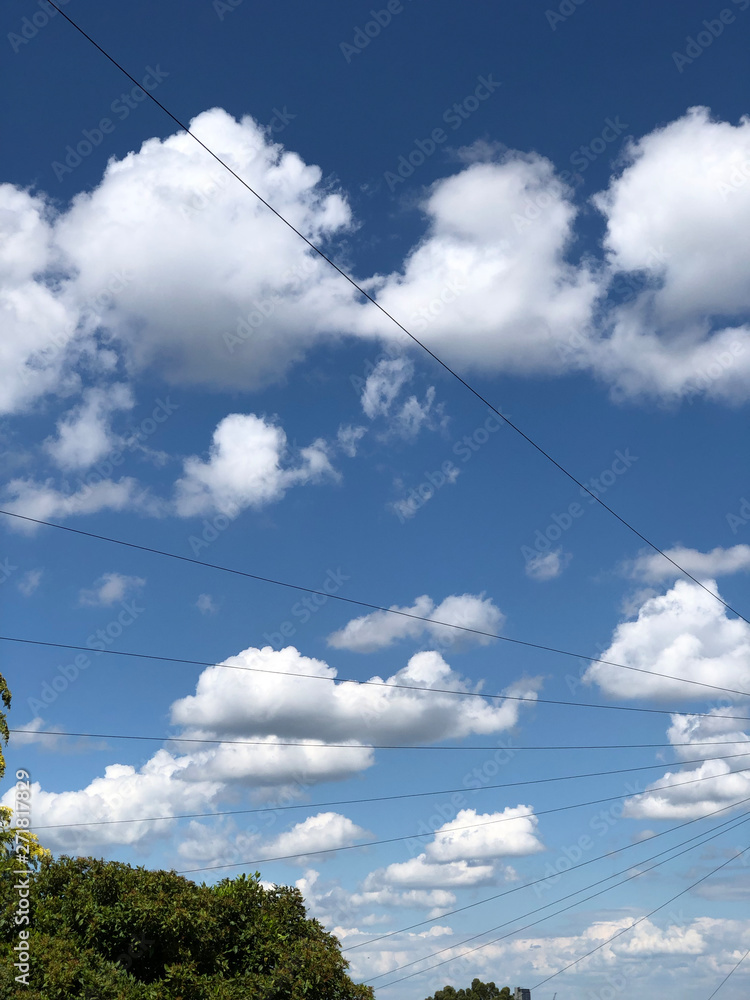 Fototapeta premium Light clouds over Sheffield in bright blue sky