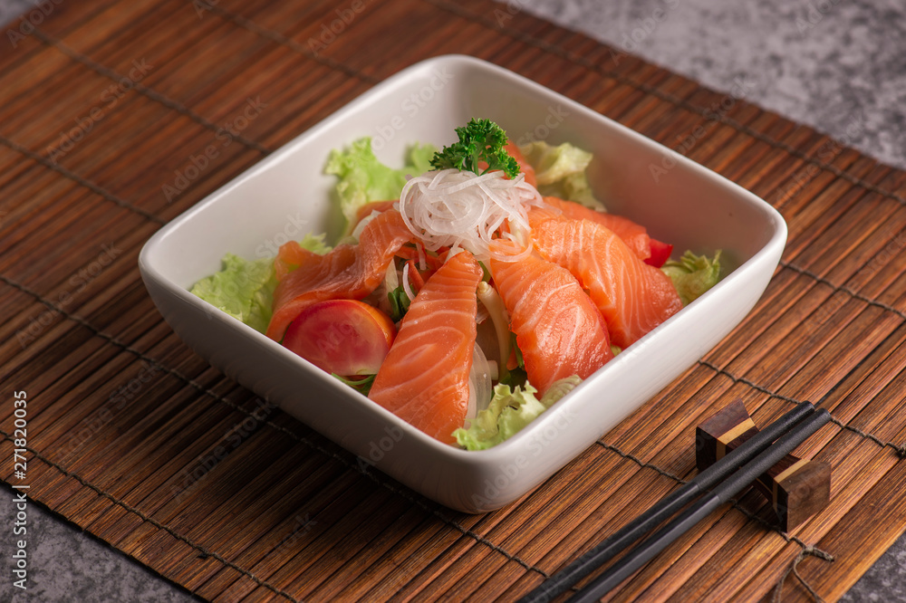 salad with shrimps