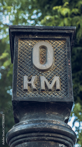 Tableau sur toile Zero kilometer sign in the Astrakhan city center on a Volga river