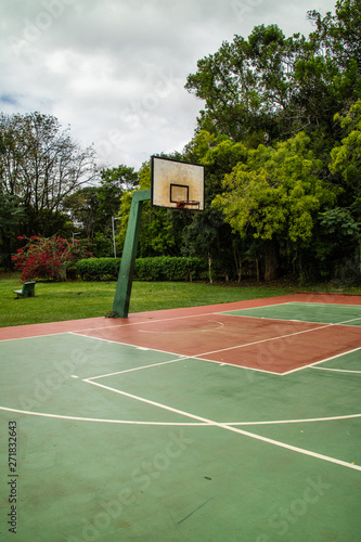 Quadra de esporte em um parque na cidade de São Paulo, Brasil photo