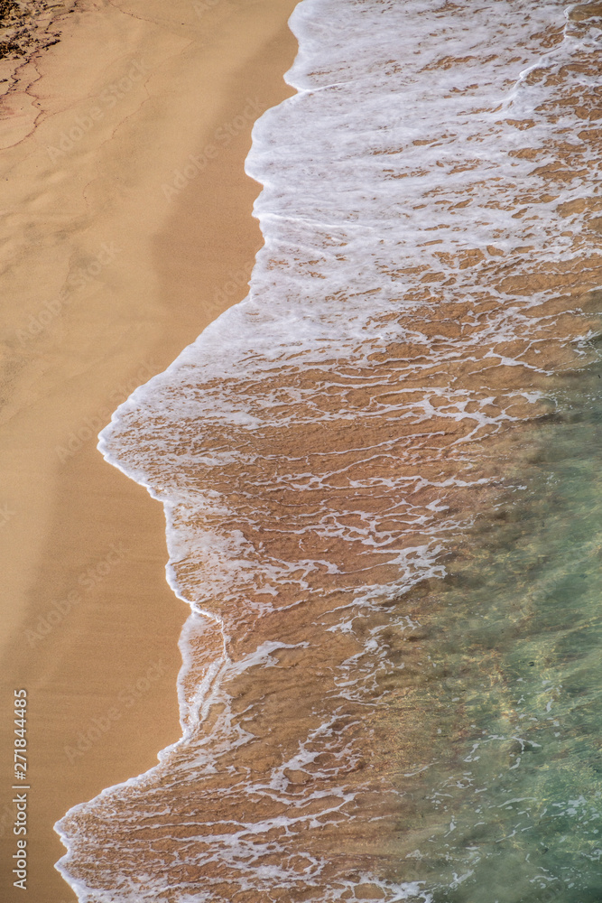 Welle am Sand Strand von oben Welle am Sand Strand von oben