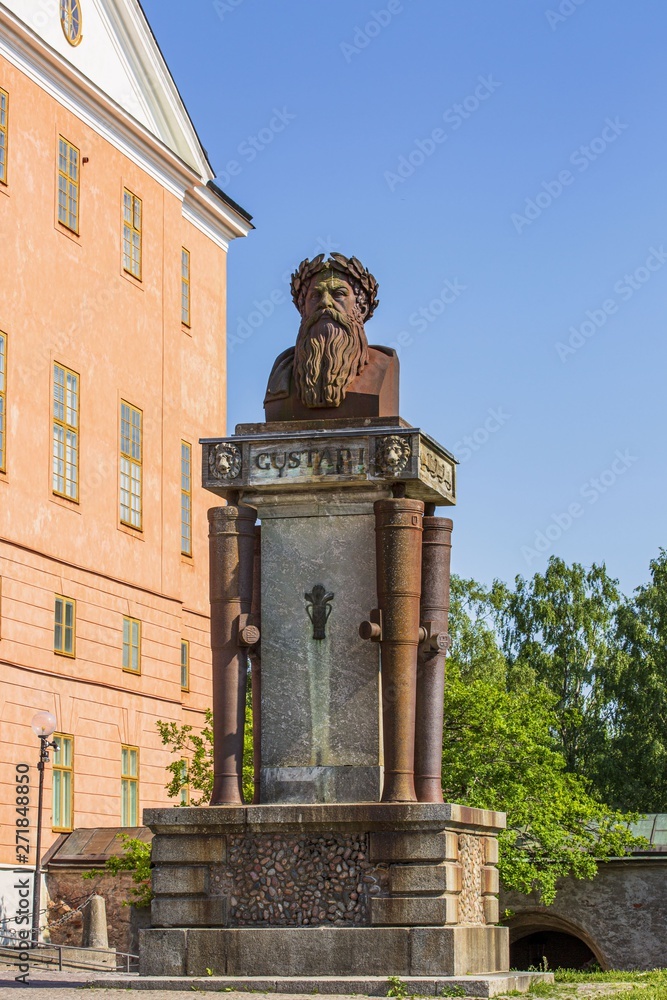 Obraz premium Beautiful view of old historicla sculpure on blue sky background. Historical monuments concept. Europe.Sweden. Uppsala.