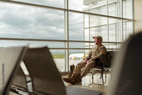 Wallpaper Mural American soldier in camouflage looking at window Torontodigital.ca