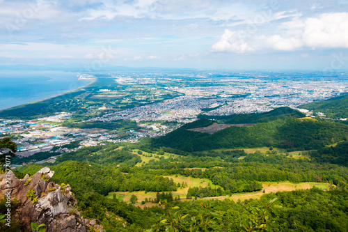 夏の日本北海道札幌市の街と石狩湾の風景