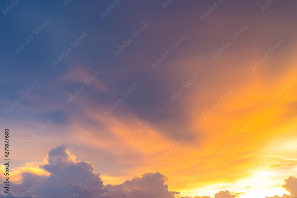 Fototapeta premium sky and clouds before sunset
