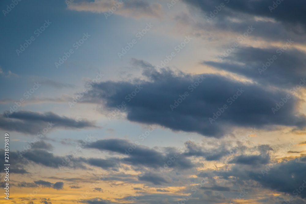 Fototapeta premium clouds and sky before sunset background