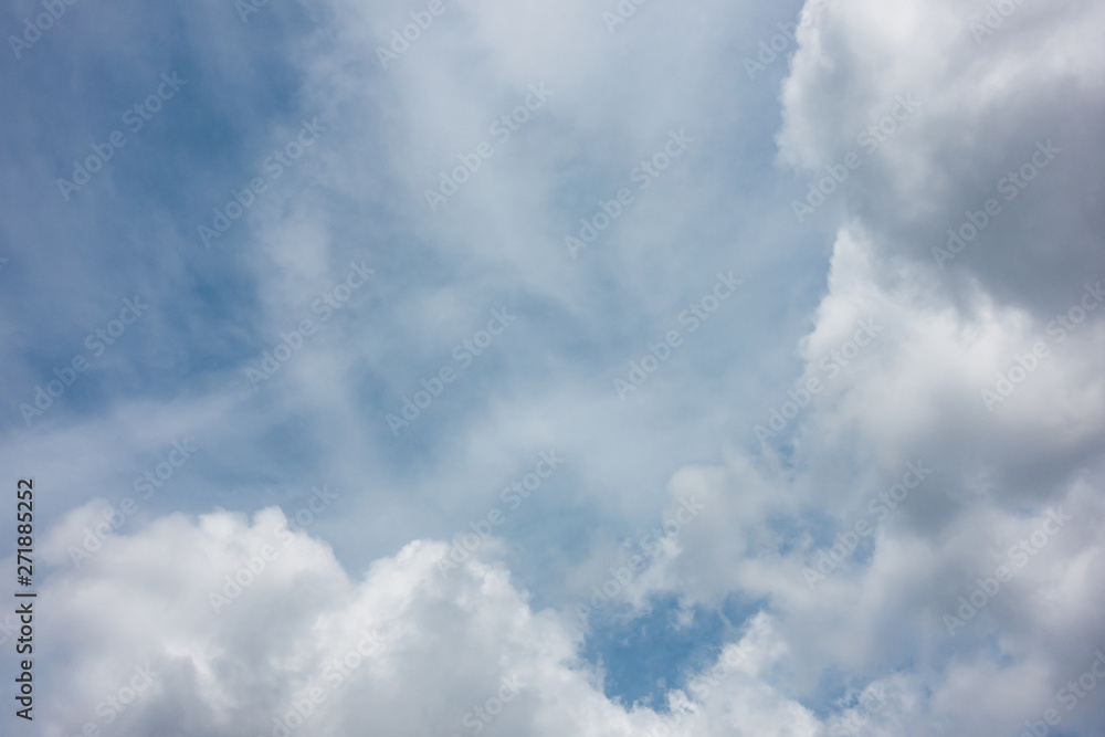 Obraz premium Clouds under sky