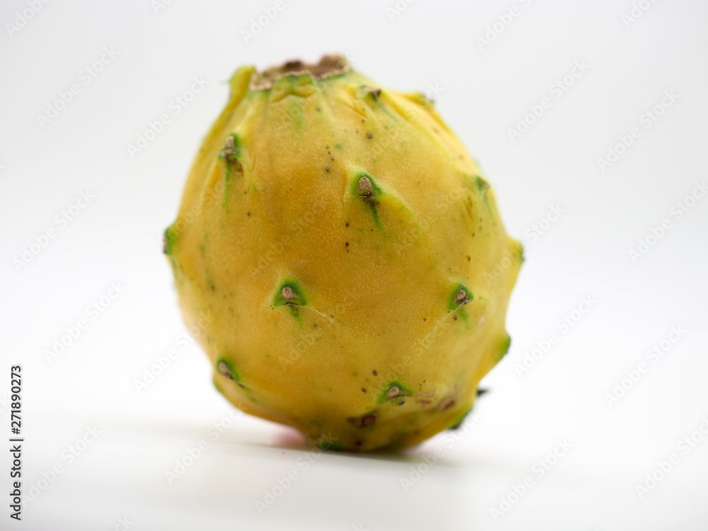 Φωτογραφία London, UK - June 2019 – Isolated Yellow Dragon Fruit From The London Produce Sh