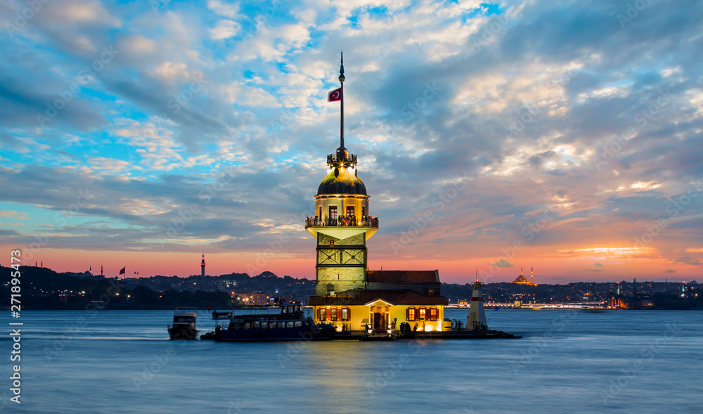 Obraz premium Istanbul Maiden Tower (kiz kulesi)
