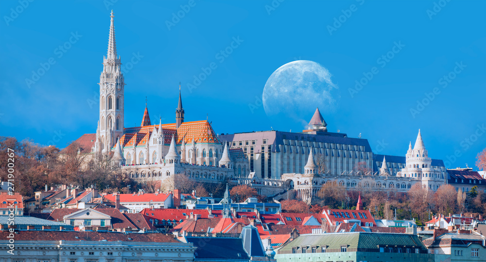 Fototapeta premium Matthias Church and Fisherman Bastion with full moon - Budapest, Hungary 