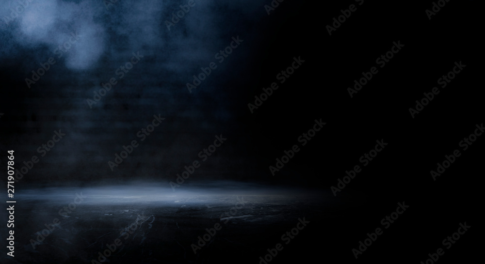 Fototapeta premium Ciemna, pusta scena, niebieskie światło reflektora neonowego, mokry asfalt, dym, nocny widok, promienie. Pusty pokój czarny studio. Ciemne tło. Streszczenie tekstura ciemny pokój pusty studio. Prezentacja produktu z tyłu