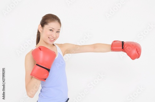 ボクシングする女性