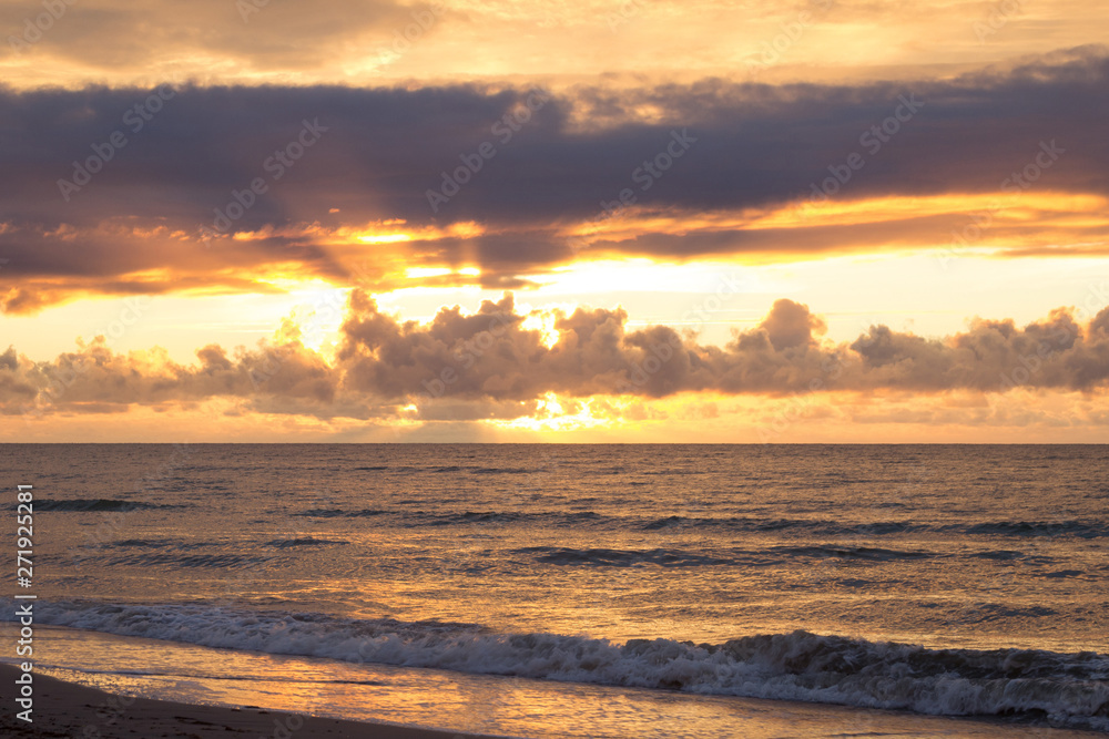 Naklejka premium Sonnenuntergang am Meer nach Gewitter in Dänemark, Skandinavien - Sunset on the sea after thunderstorm in Denmark, Scandinavia