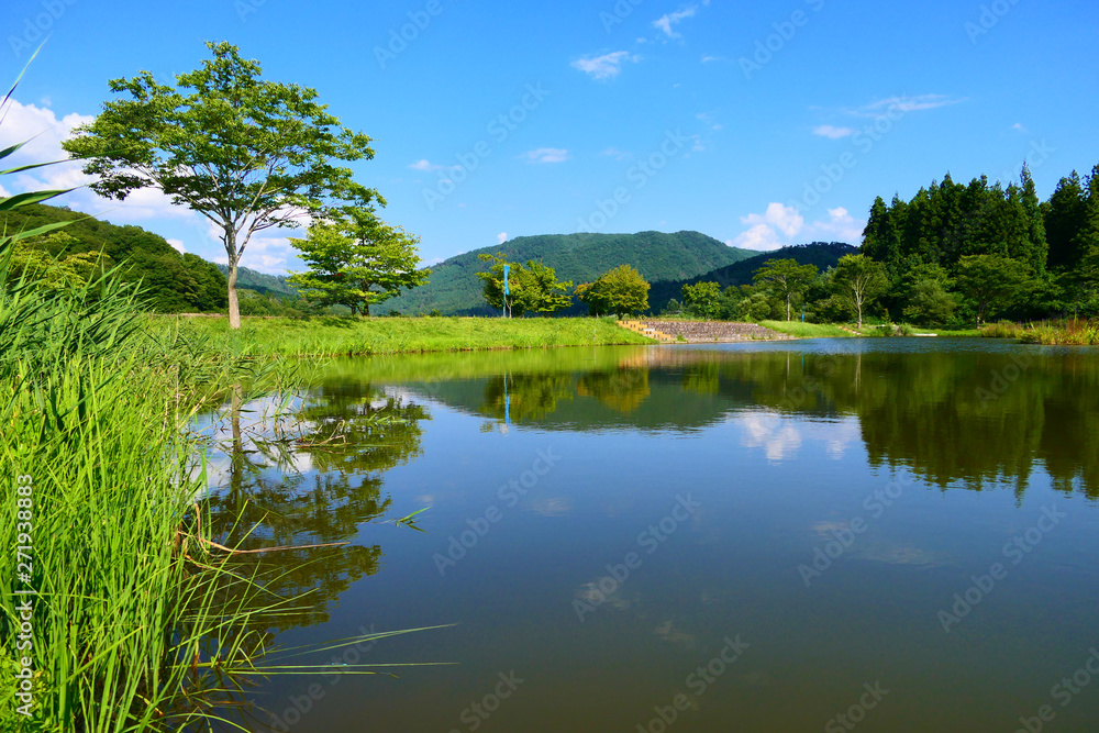 Fototapeta premium 夏の田瀬釣り公園。花巻 岩手 日本。９月上旬。